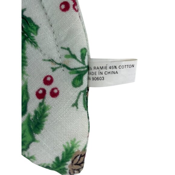 Vintage Christmas Themed Holiday Set of 5 Oven Mitts Pot Holders & Placemat - Picture 12 of 16